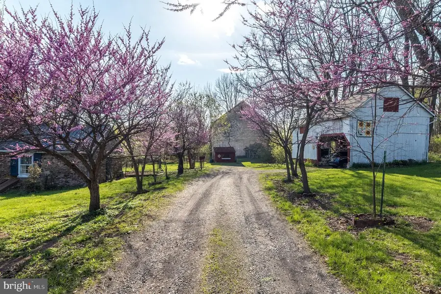 345 Park Ave, Chalfont, PA 18914 - #2