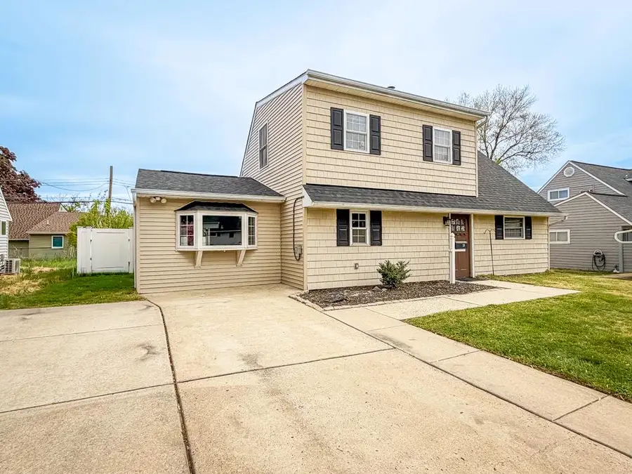 70 Huckleberry Ln, Levittown, PA 19055 - #2