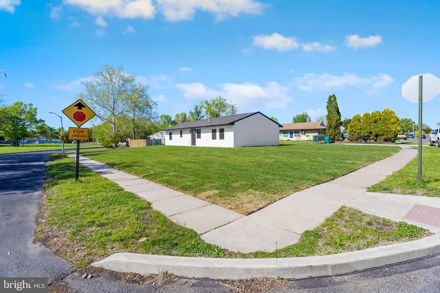 30 Orangewood Dr, Levittown, PA 19057 - #3