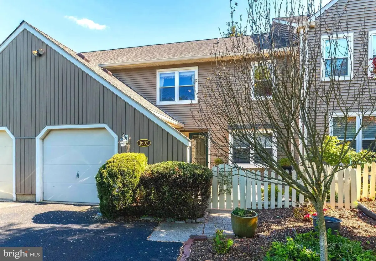 1607 Lakeview Cir, Yardley, PA 19067 - #1