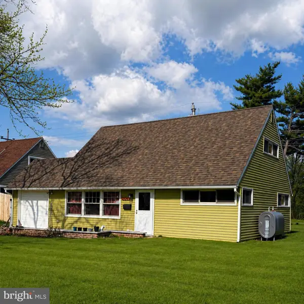 204 Kenwood Dr S, LEVITTOWN, PA 19055