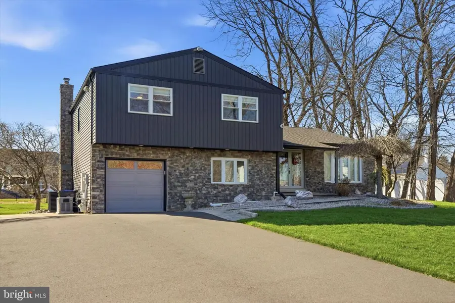 81 Shelley Rd, Southampton, PA 18966 - #2