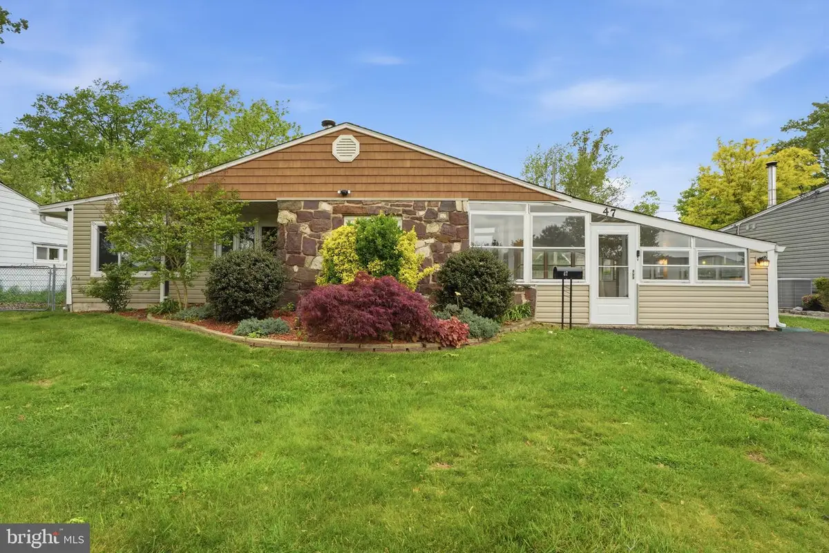 47 Thornyapple Ln, Levittown, PA 19054 - #1