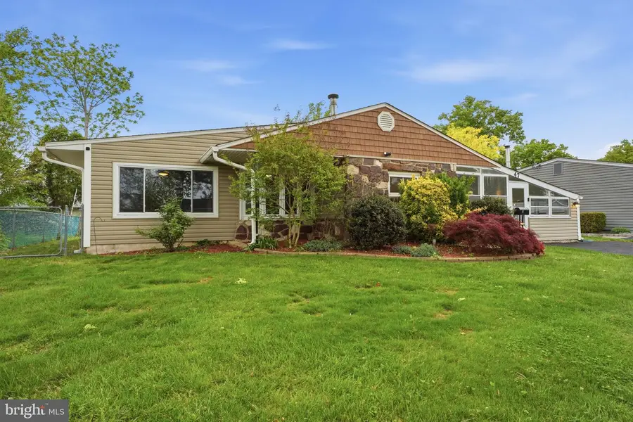 47 Thornyapple Ln, Levittown, PA 19054 - #2