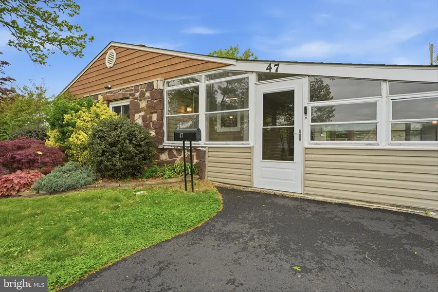 47 Thornyapple Ln, Levittown, PA 19054 - #3