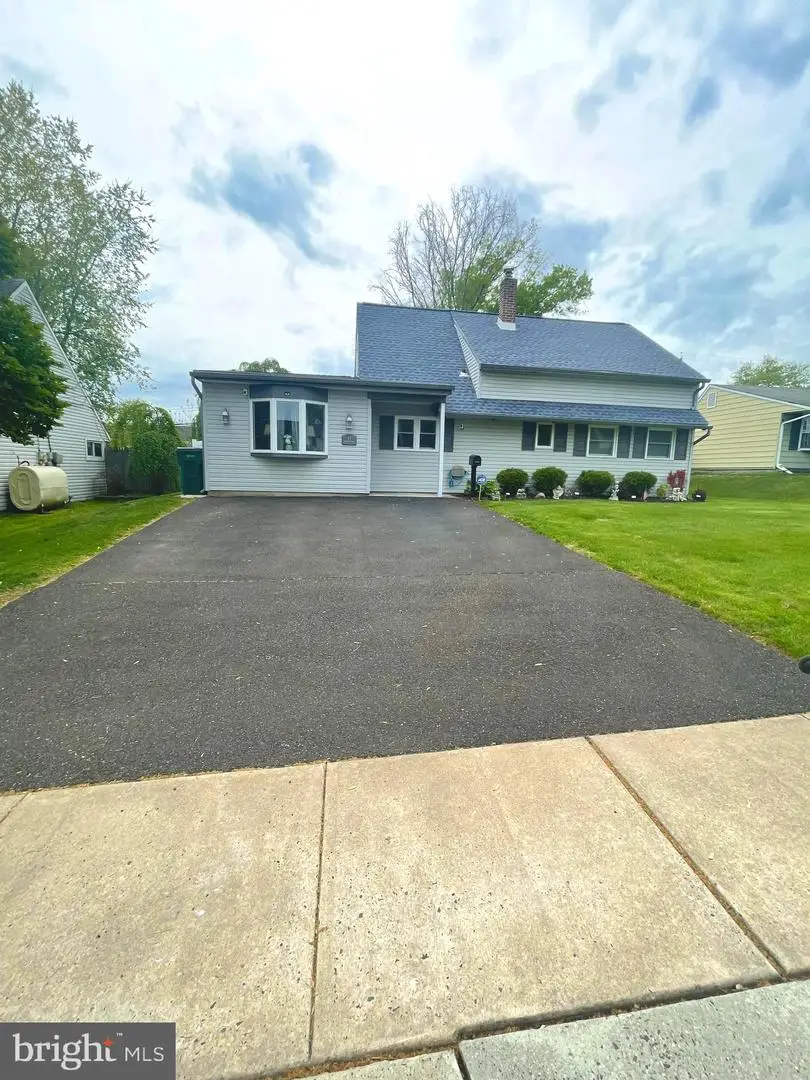 17 Heather Ln, Levittown, PA 19055 - #1