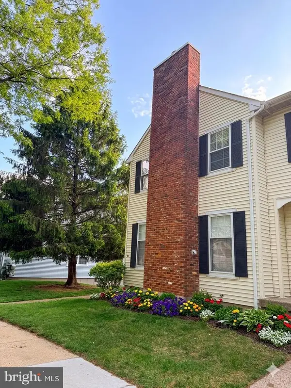 63 Liberty Dr, LANGHORNE, PA 19047
