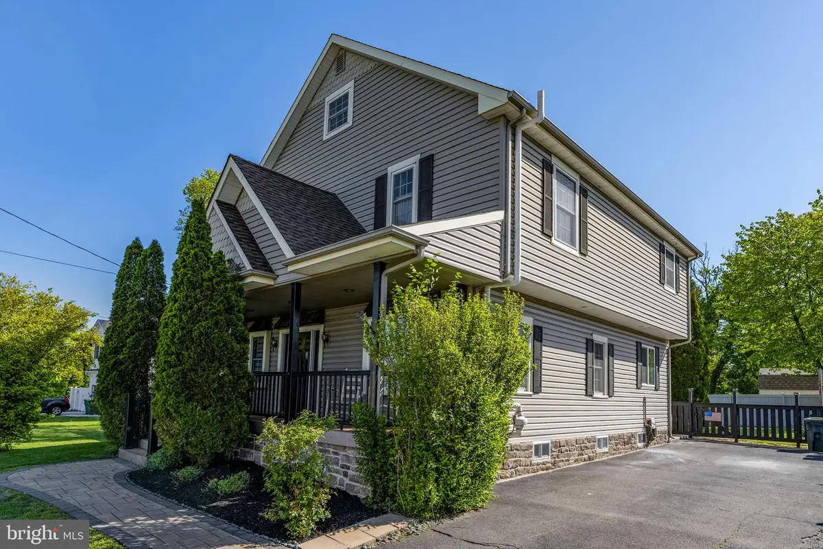 131 N Hawthorne Ave, Langhorne, PA 19047 - #1
