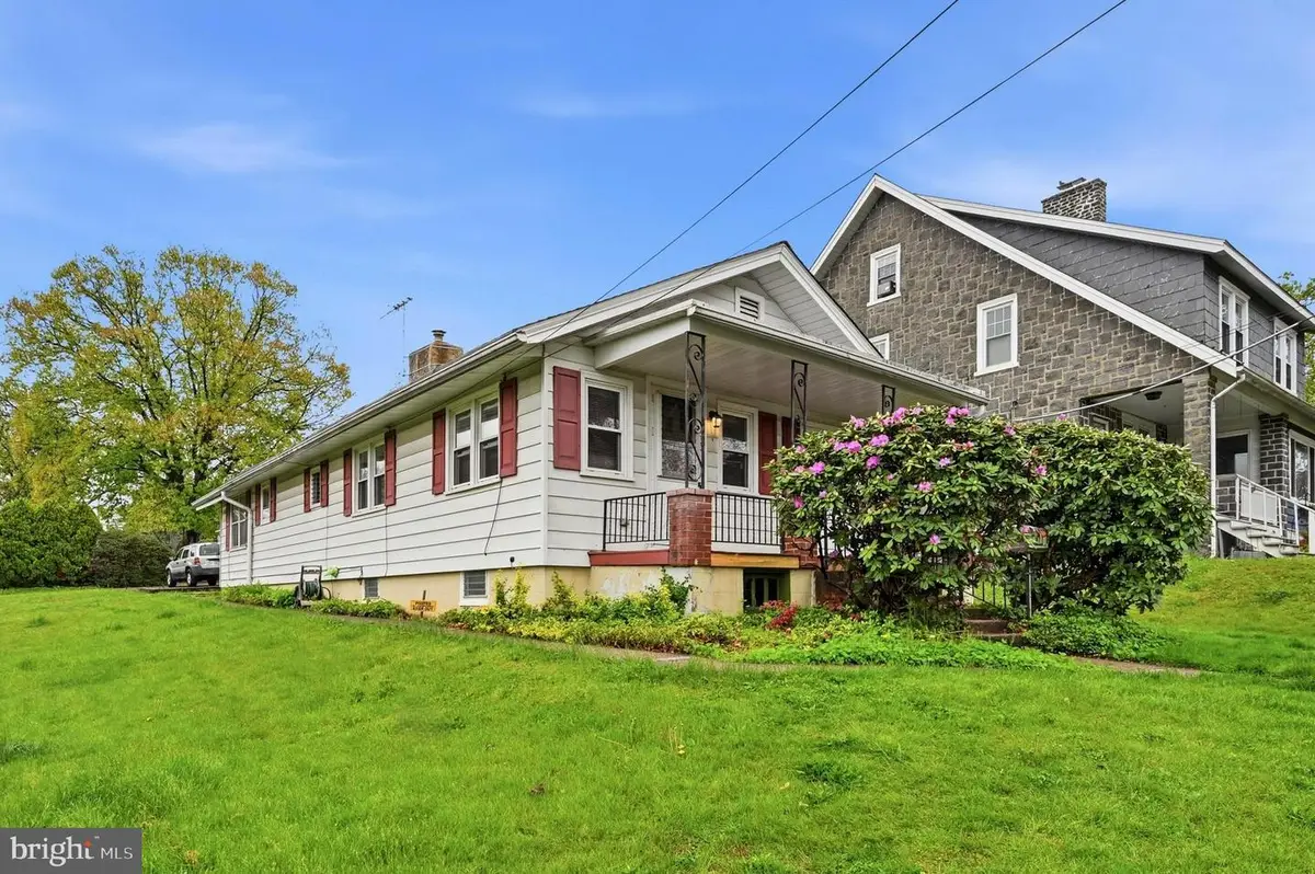 333 S 4th St, Perkasie, PA 18944 - #1