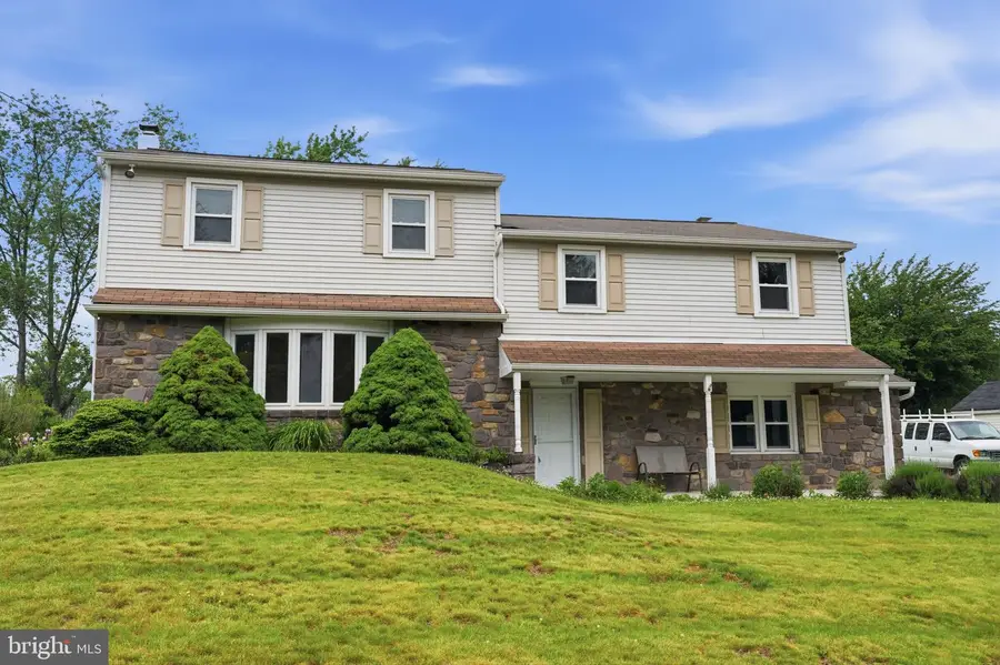 647 Middle Holland Rd, Southampton, PA 18966 - #2