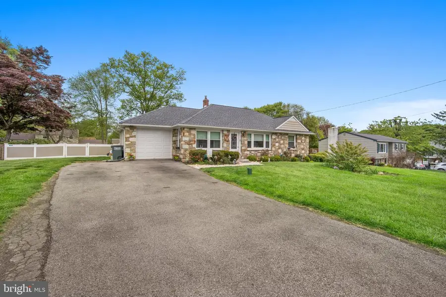 1363 Glen Echo Dr, Huntingdon Valley, PA 19006 - #2