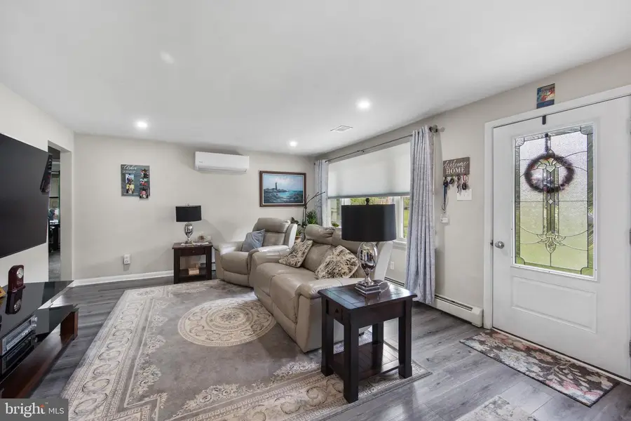 1363 Glen Echo Dr, Huntingdon Valley, PA 19006 - #3