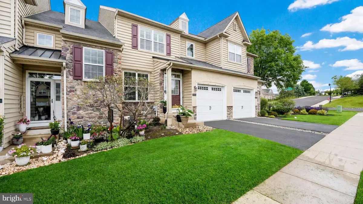 3284 Waterstone Ct, Furlong, PA 18925 - #1