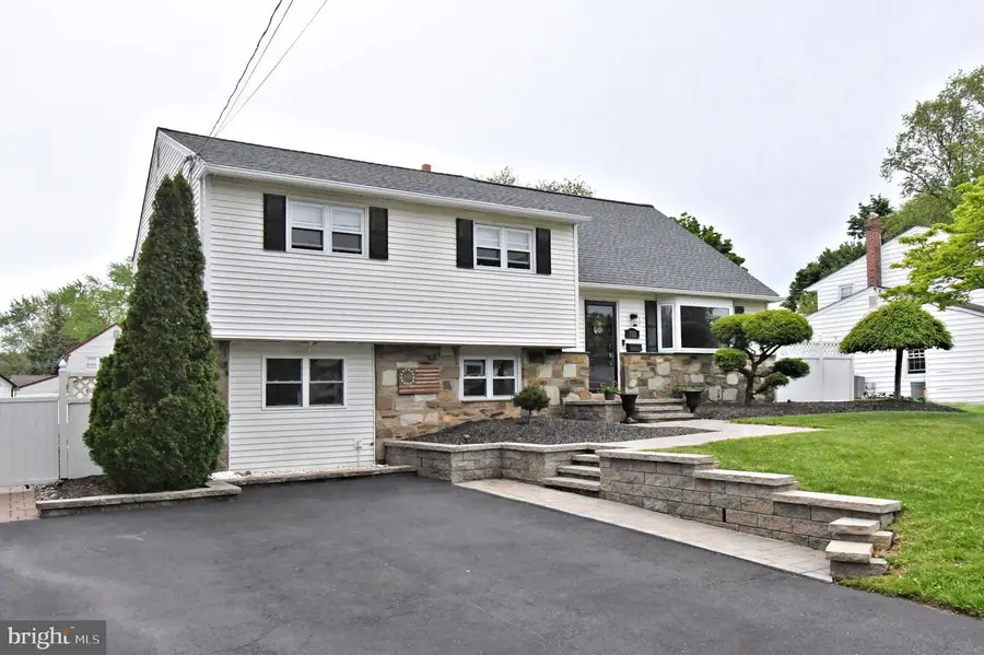 712 Ivyland Rd, Warminster, PA 18974 - #2