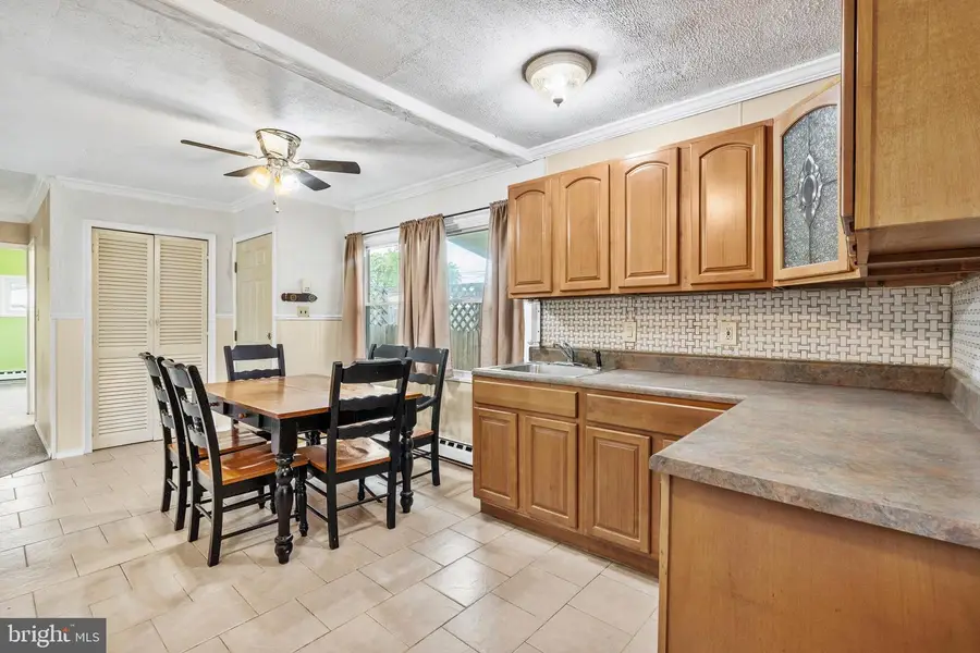 31 Gentle Rd, Levittown, PA 19057 - #3