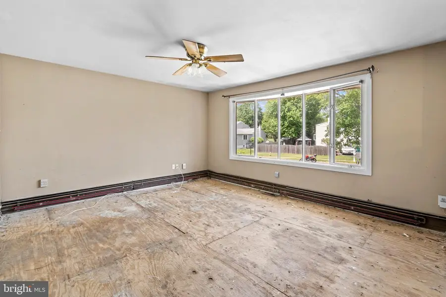 6998 Headley Ct, Levittown, PA 19057 - #3
