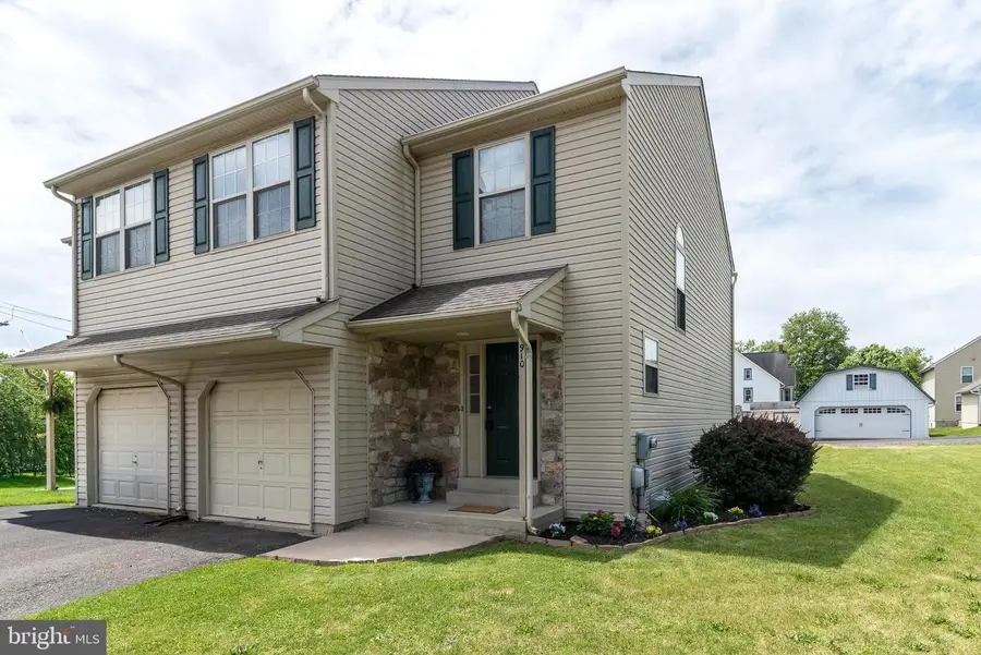 910 Vine St, Perkasie, PA 18944 - #2