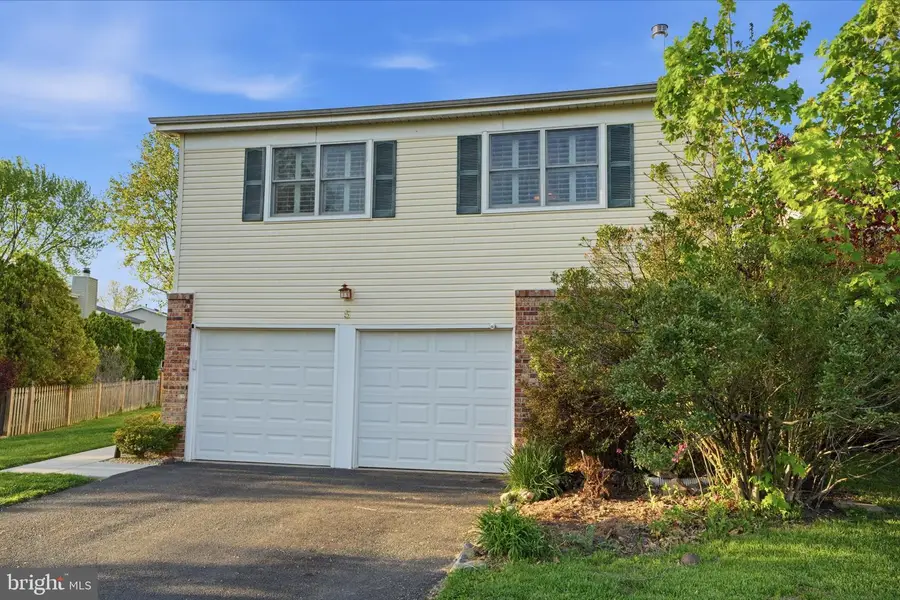 5 Chestnut Dr, Newtown, PA 18940 - #2
