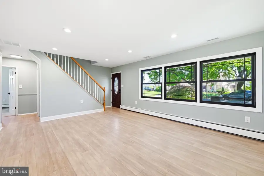 17 Cloister Rd, Levittown, PA 19057 - #2