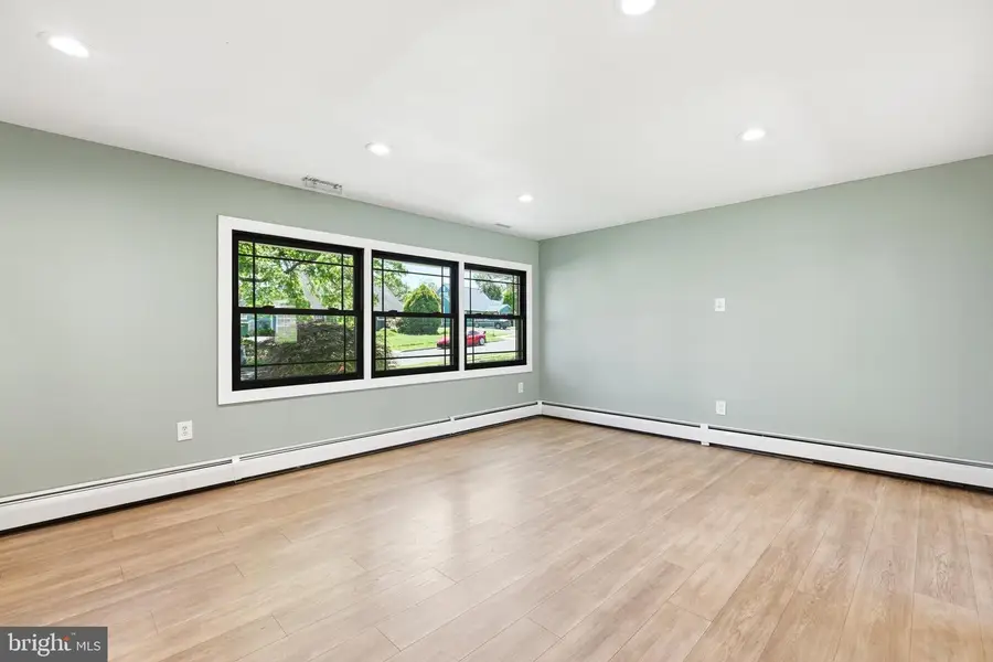 17 Cloister Rd, Levittown, PA 19057 - #3