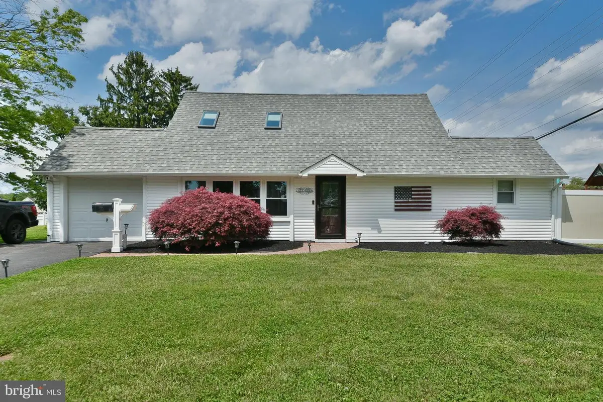 2 Jollybrook Rd, Levittown, PA 19056 - #1