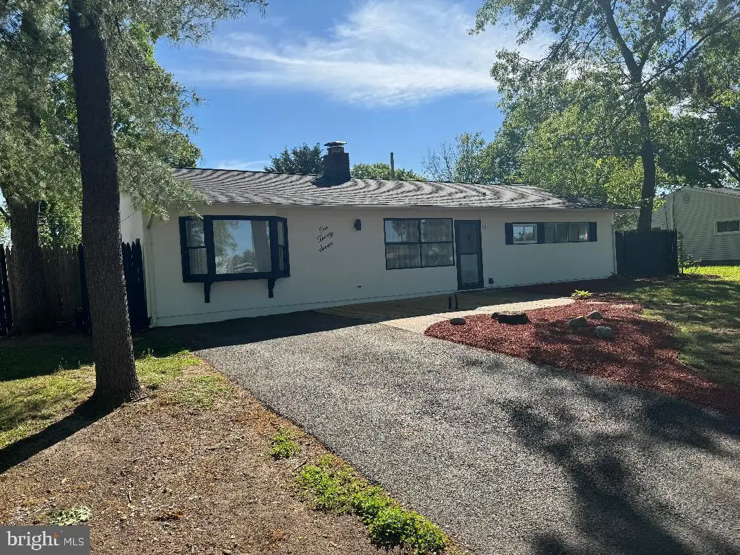 127 Oaktree Dr, Levittown, PA 19055 - #1
