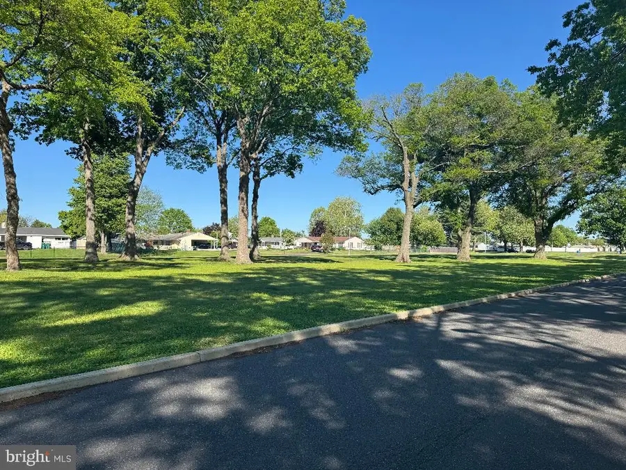 127 Oaktree Dr, Levittown, PA 19055 - #3
