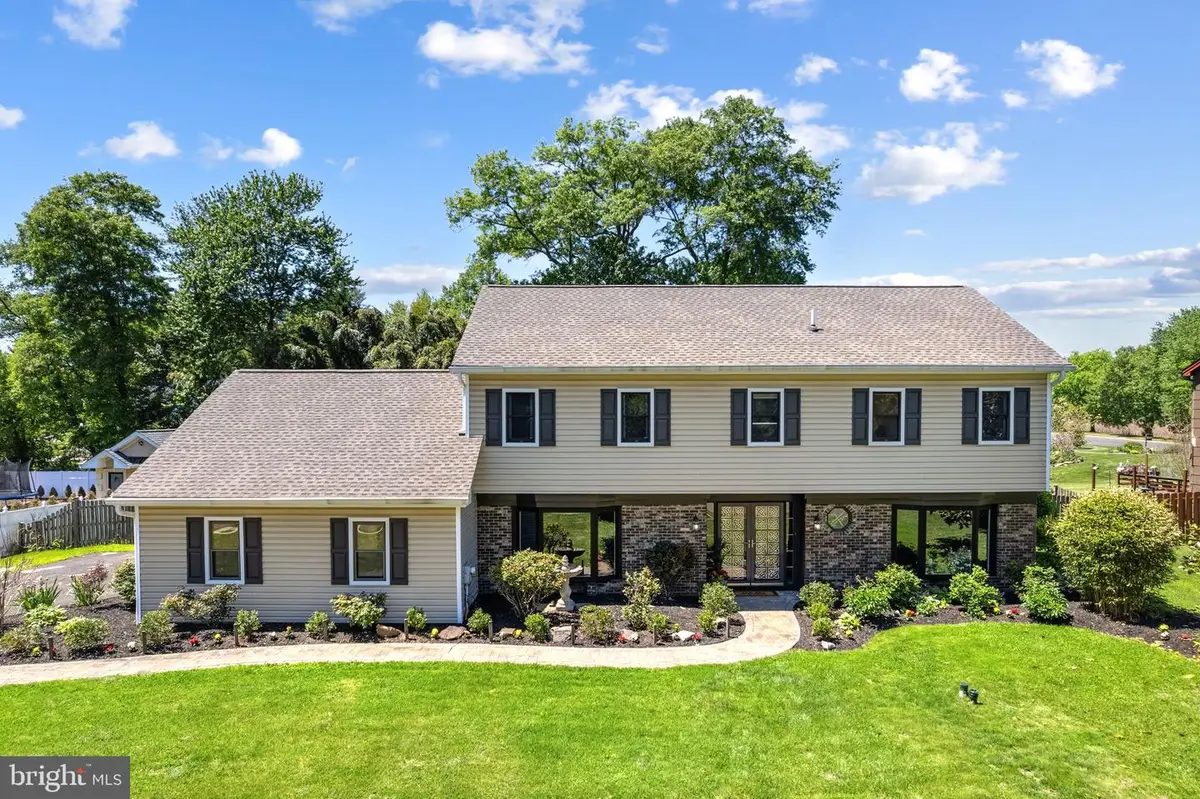 329 Sherwood Dr, Yardley, PA 19067 - #1