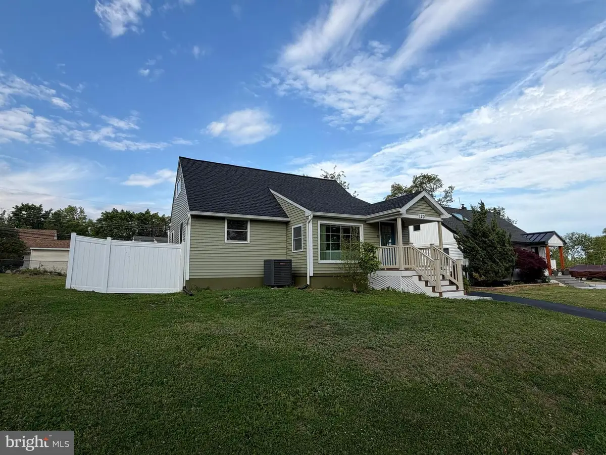 120 Orchard Dr, Levittown, PA 19054 - #1