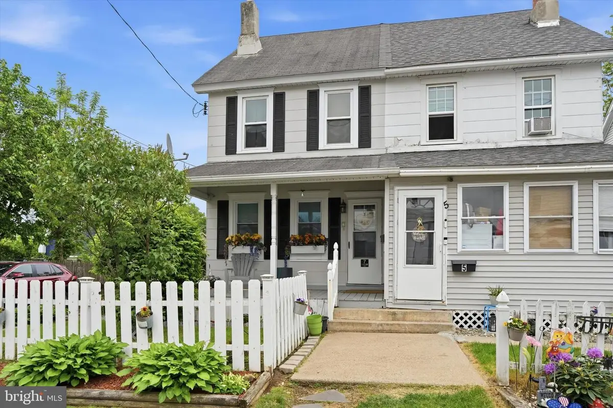 7 E Maple Ave, Morrisville, PA 19067 - #1