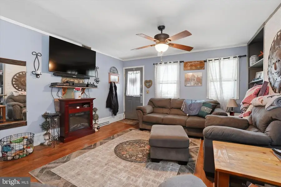 7 E Maple Ave, Morrisville, PA 19067 - #3