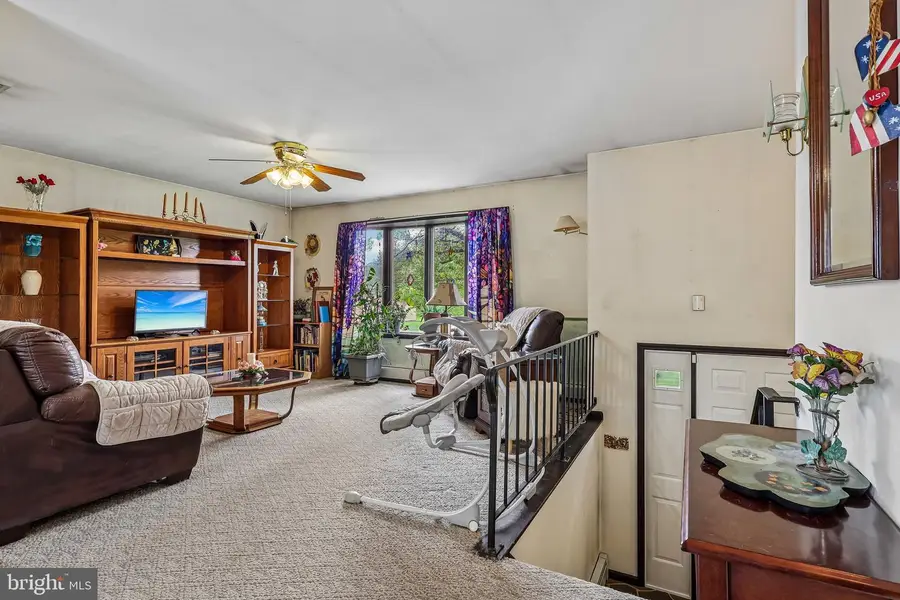 418 E Paletown Rd, Quakertown, PA 18951 - #2