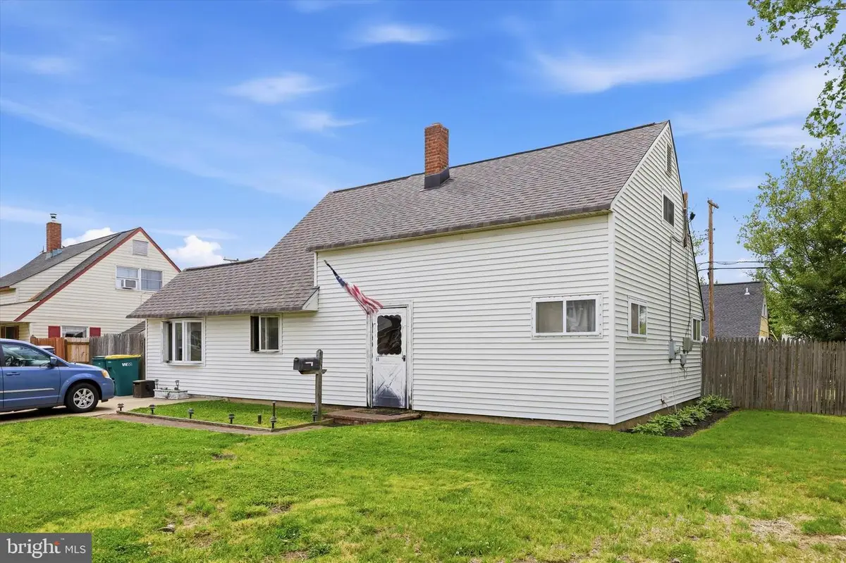 59 Coral Ln, Levittown, PA 19055 - #1