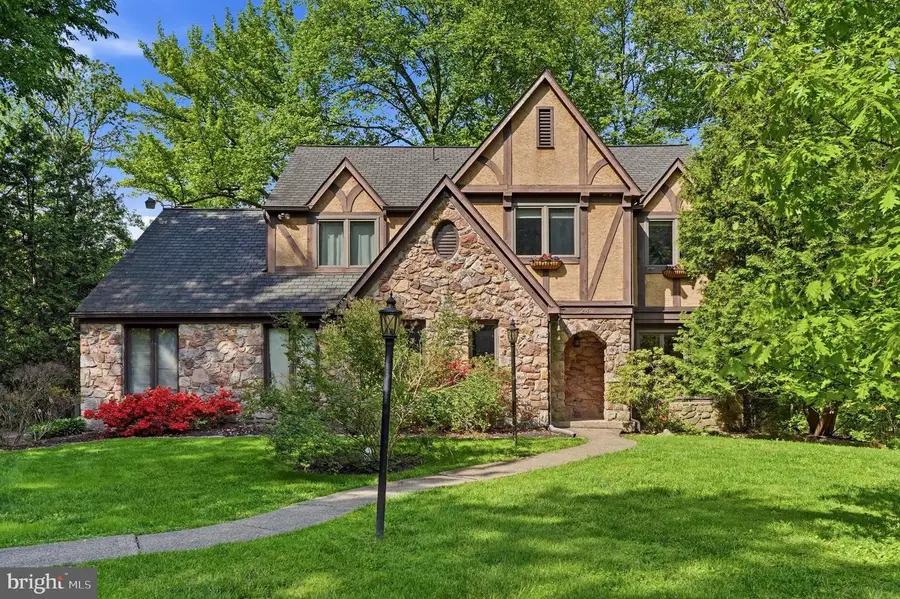 24 Berkley Dr, Yardley, PA 19067 - #2