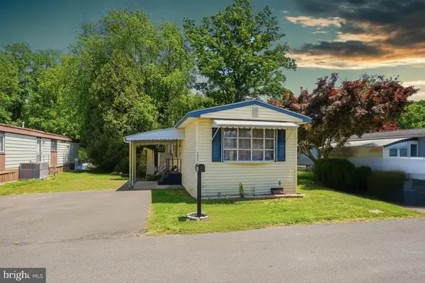302 Wilson Dr, FAIRLESS HILLS, PA 19030
