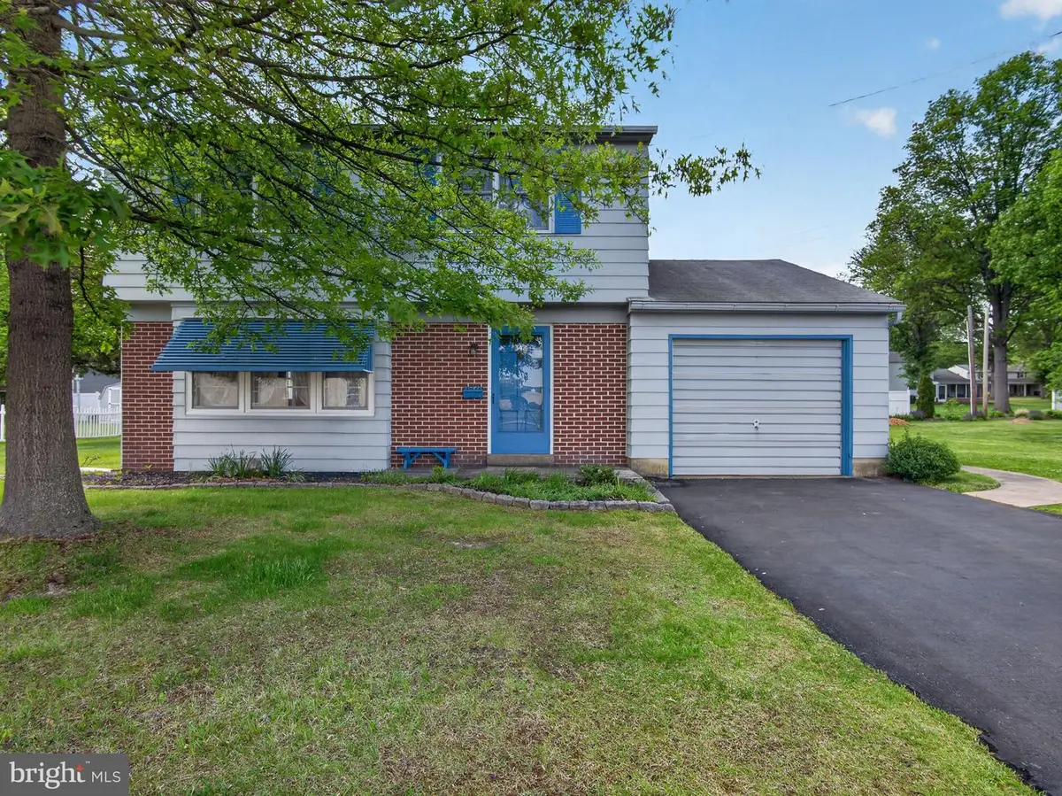 348 S 9th St, Quakertown, PA 18951 - #1
