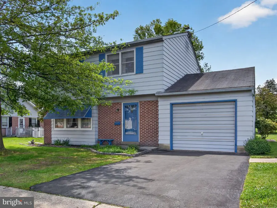 348 S 9th St, Quakertown, PA 18951 - #2