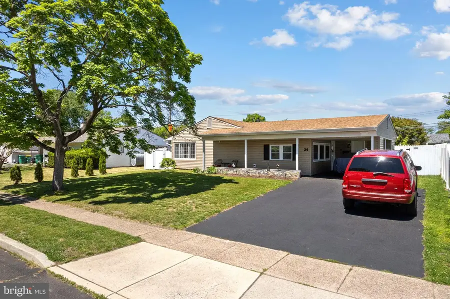 24 Garden Ln, Levittown, PA 19055 - #2