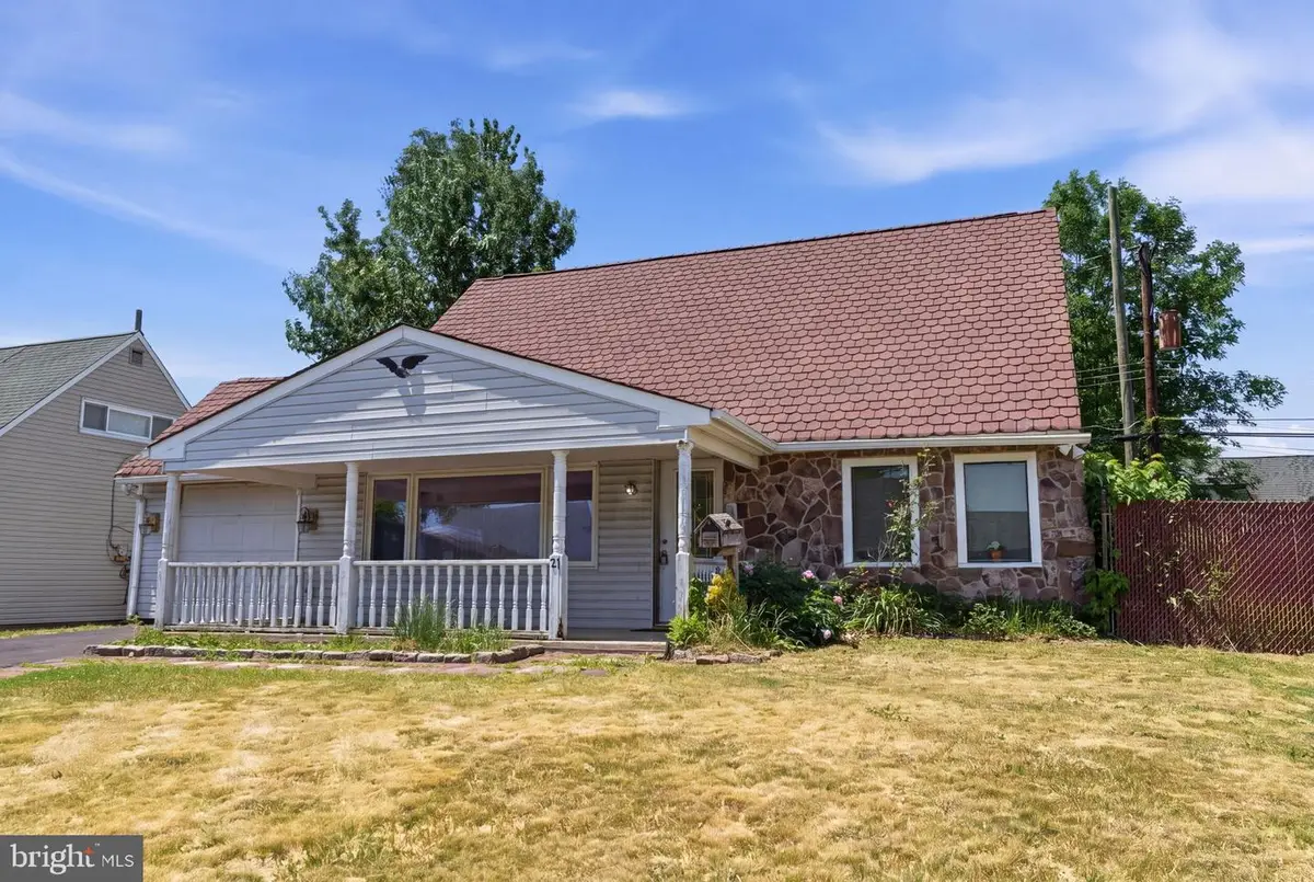 21 Iris Rd, Levittown, PA 19057 - #1
