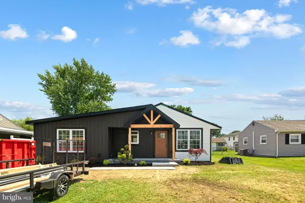 818 Chesterton Rd, FAIRLESS HILLS, PA 19030