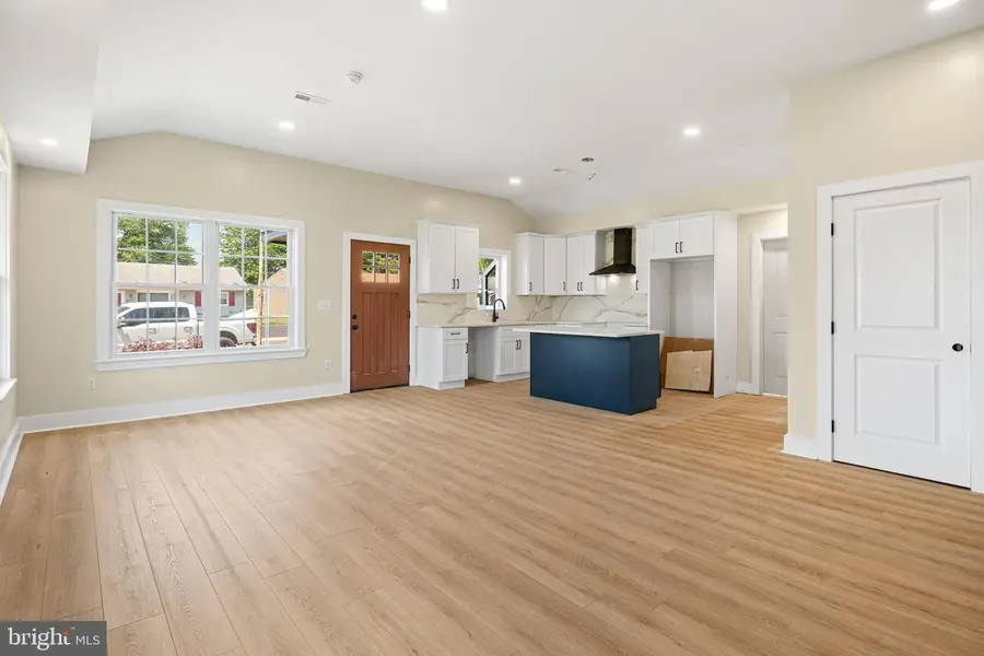 818 Chesterton Rd, Fairless Hills, PA 19030 - #3