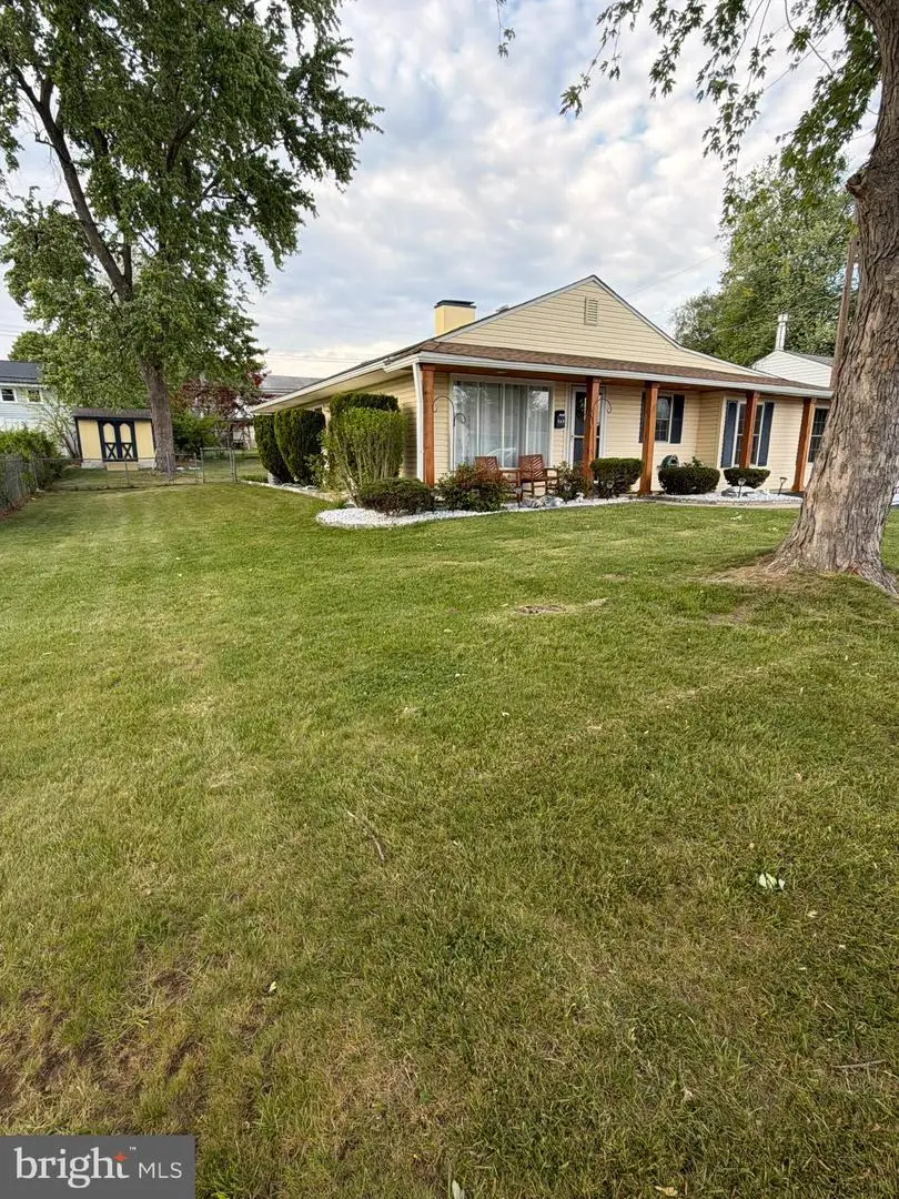 727 Auburn Rd, Fairless Hills, PA 19030 - #1