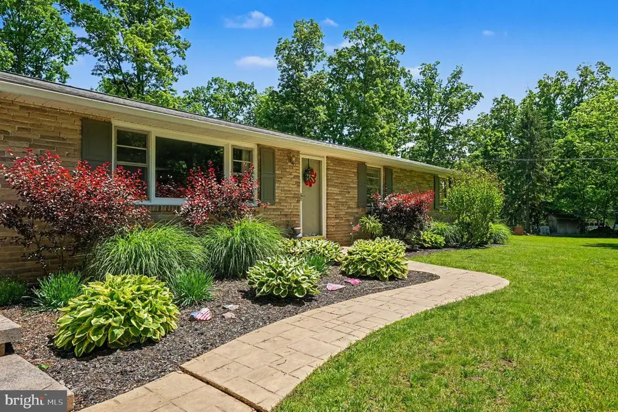 621 Elephant Rd, Perkasie, PA 18944 - #2