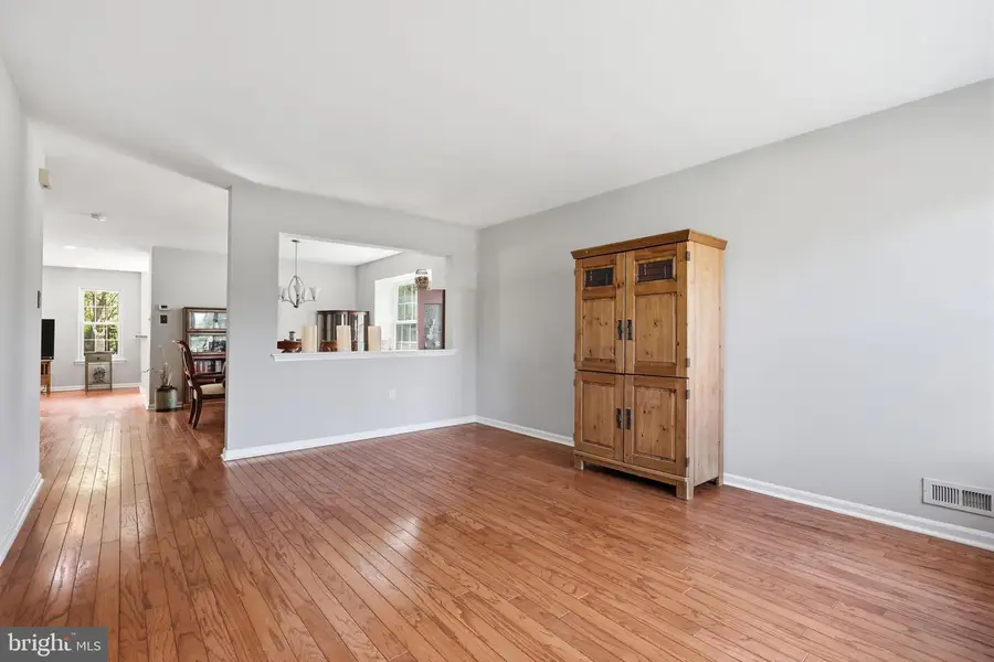 45 Honey Locust Ln, Newtown, PA 18940 - #3