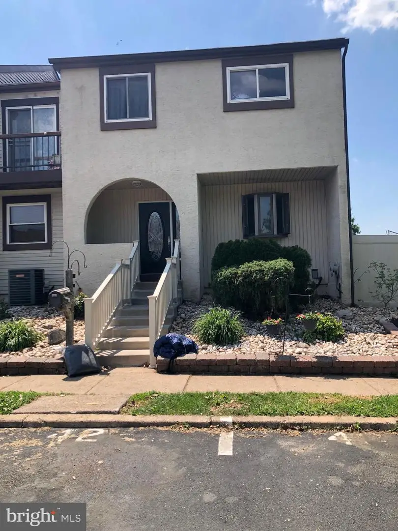 208 Bradley Ct, Southampton, PA 18966 - #2