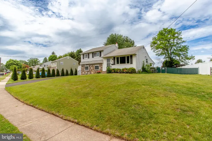 1264 Tulip Rd, Warminster, PA 18974 - #2
