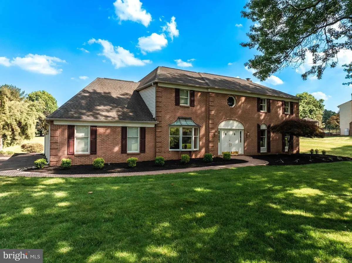 75 Eisenhard Dr, Ivyland, PA 18974 - #1