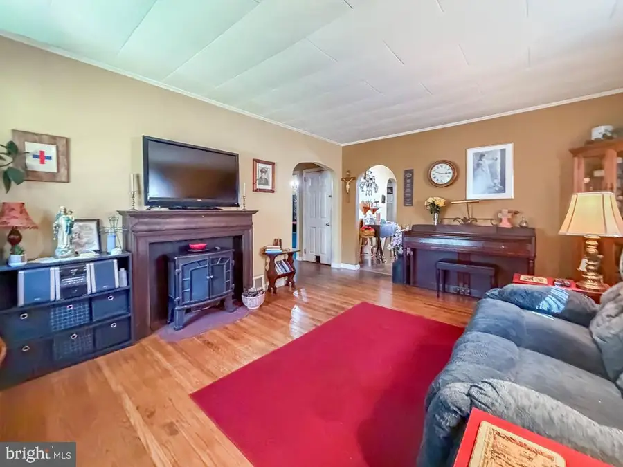3521 Carnarvon Ave, Bristol, PA 19007 - #2