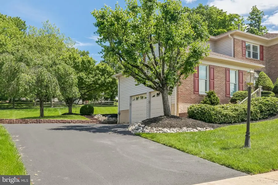 2042 Country Club Dr, Doylestown, PA 18901 - #3