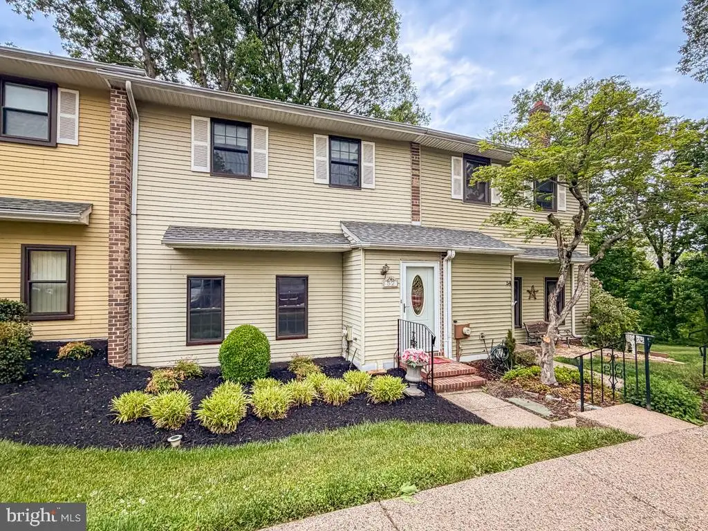 52 Woodbridge Ct N, Langhorne, PA 19047 - #1